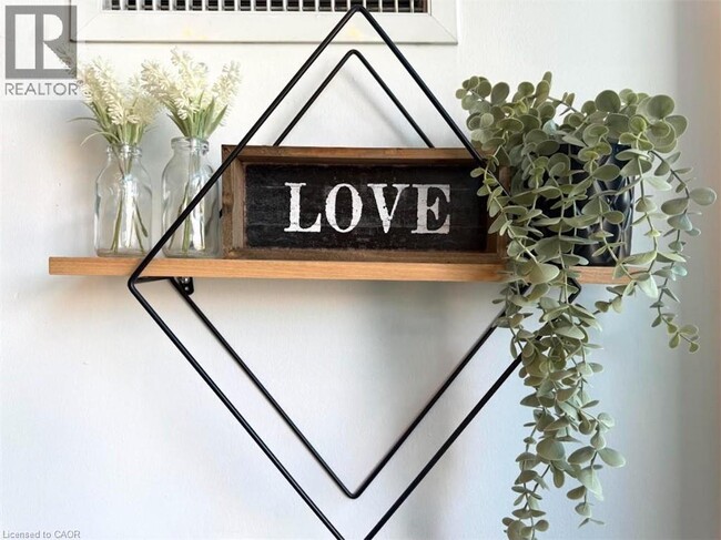 Building Photo - 165 Legion Rd N