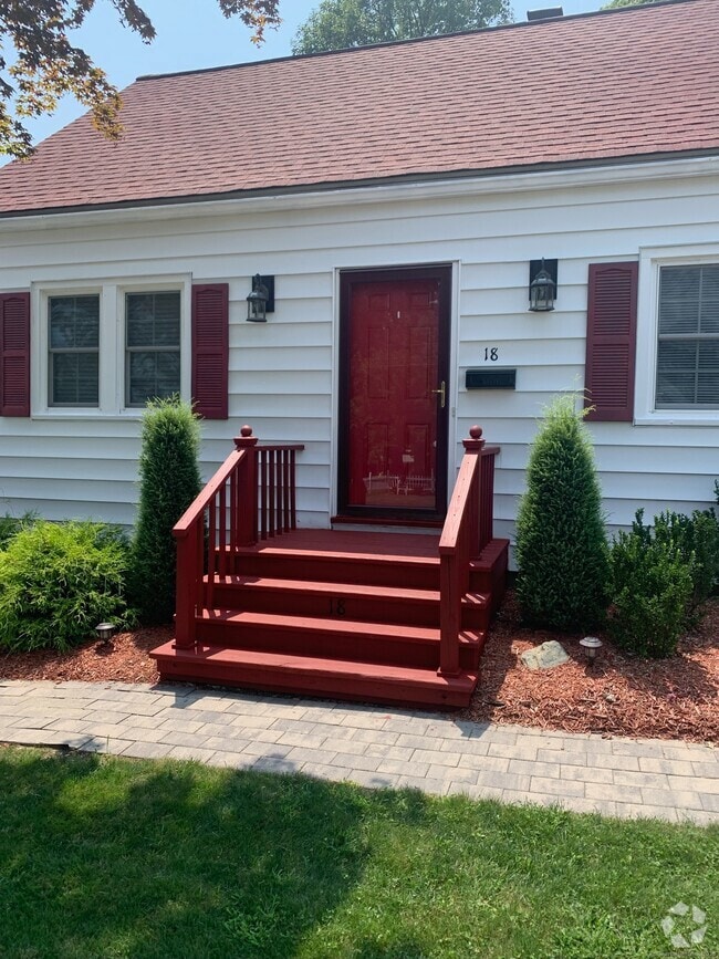 Building Photo - 18 Woodmont Rd