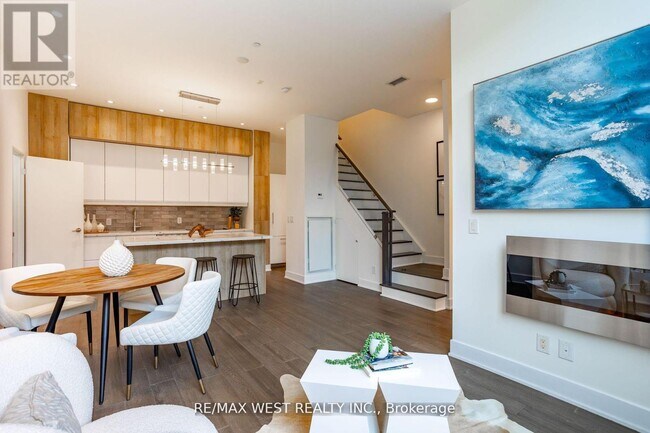 Photo du bâtiment - 508 Wellington St W