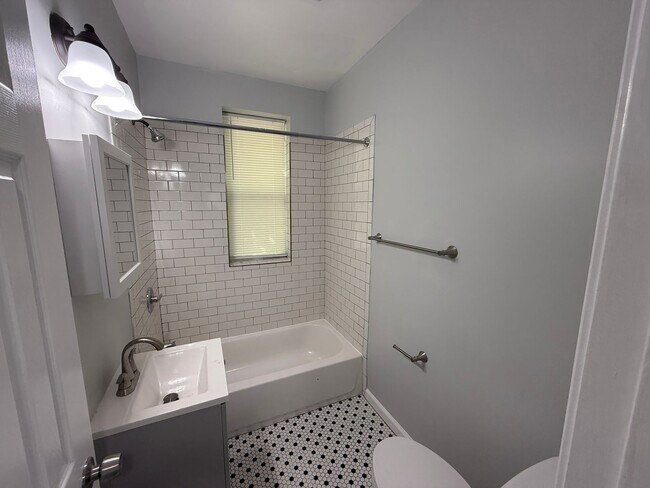 Foto del edificio - 1612 E Street NE
