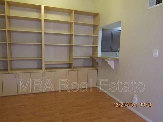 Building Photo - 828 S Hacienda Dr
