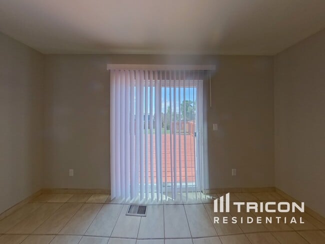 Building Photo - 4968 Sweetgrass Ln
