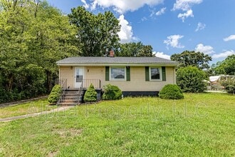 Building Photo - 213 Donnan Rd