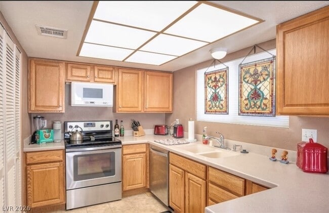 Foto del edificio - 4674 E Monterey Cir