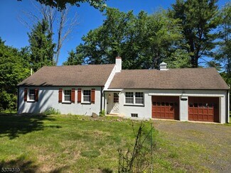 Building Photo - 3462 Valley Rd