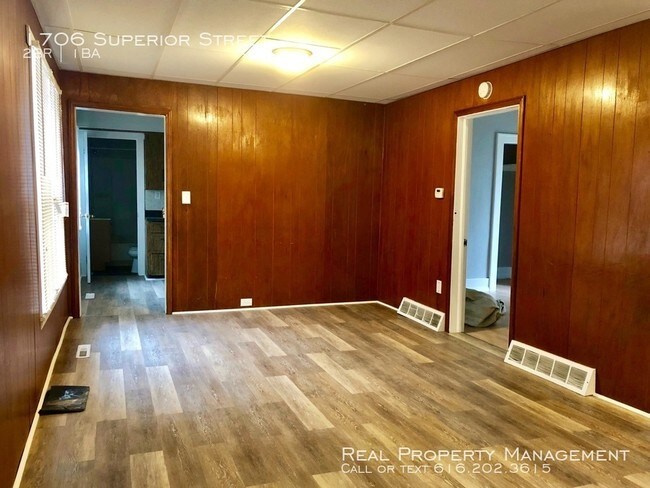Building Photo - 1706 Superior St