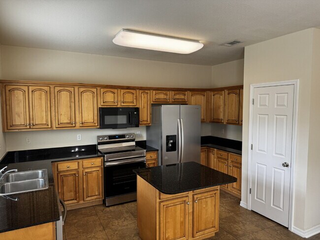 Foto del edificio - "Spacious 3-Bed Townhouse Oasis with 2.5 B...