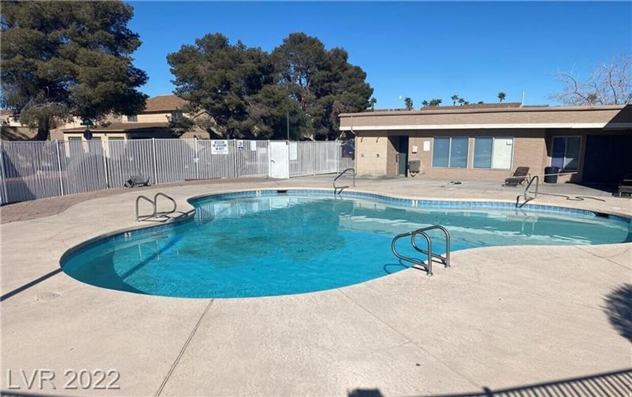 Primary Photo - MOVE-IN READY! 3BD/2BA CONDO W/ 1 CAR GARAGE!