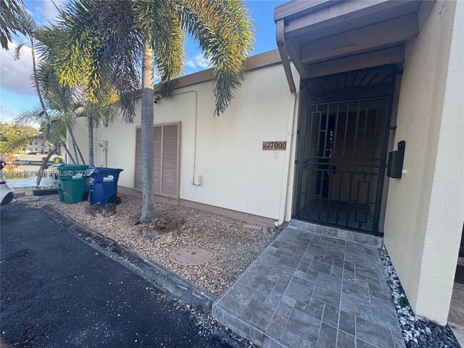 Foto del edificio - 7000 Crown Gate Ct