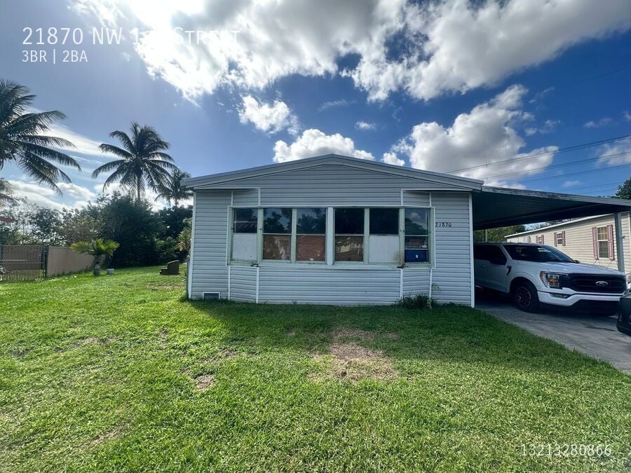 Foto principal - 21870 NW 1st St
