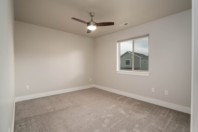 Building Photo - 1403 Happy Ln