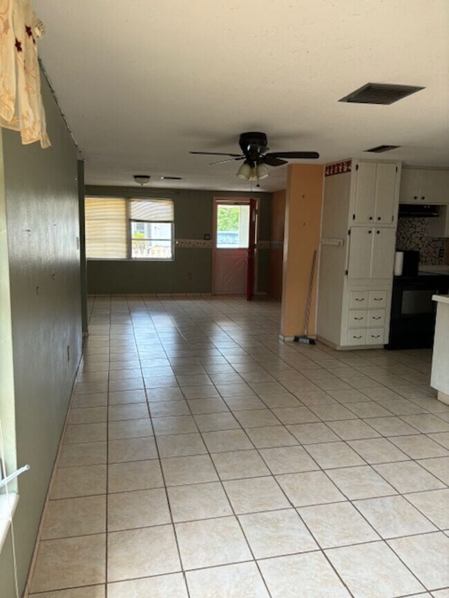 Building Photo - 2 Bedroom 2 Bath Home in Port Richey, FL