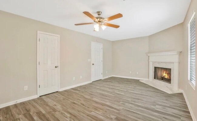 Foto del edificio - 2202 Clayton Ridge
