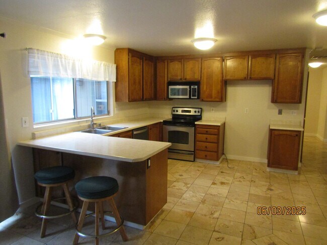 Foto del edificio - $3,250/month. Welcome to Larkfield-Wikiup!...