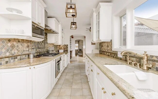 Foto del edificio - 3521 Voltaire St