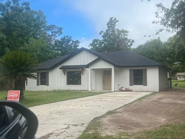 Building Photo - NEWER Debary Home!        NO WATER BILL,  ...