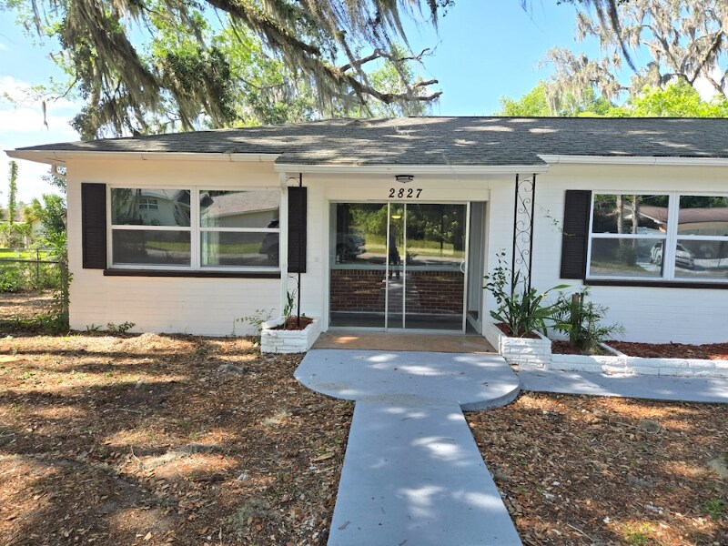 Foto principal - 2827 SE 2nd St