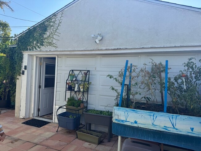 Building Photo - 1155 S La Jolla Ave
