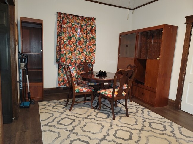 fully furnishef - 504 Glover St