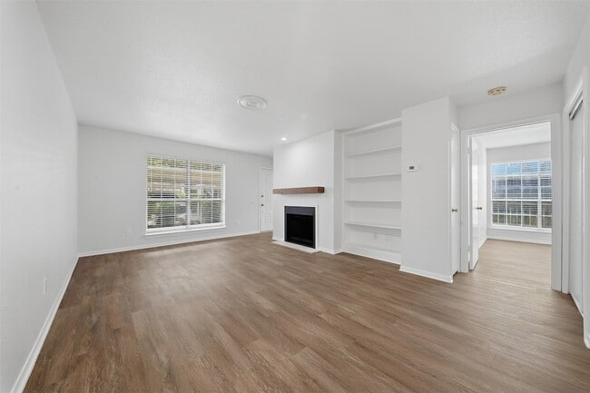 Photo - 1860 White Oak Dr Apartment
