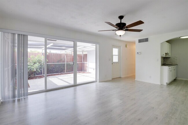 Foto del edificio - 124 West Ct