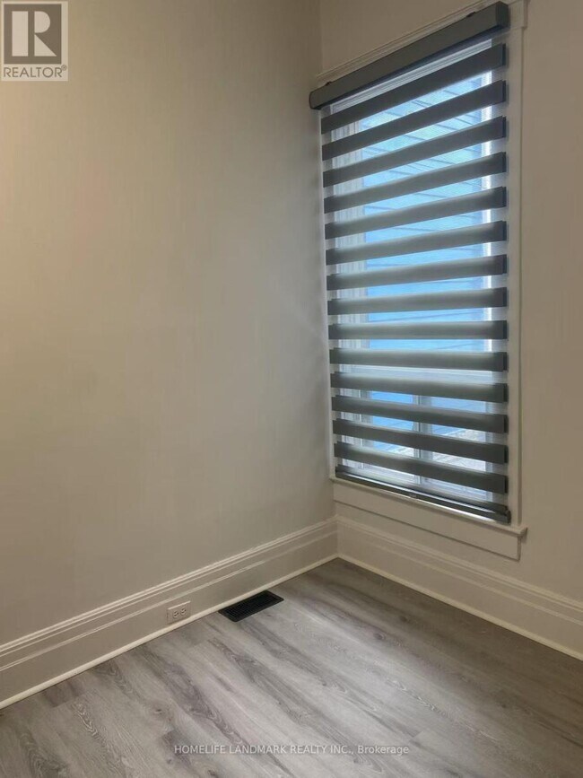 Photo du bâtiment - 1067 Dovercourt Rd