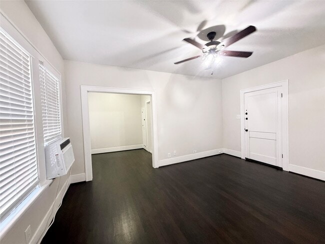 Building Photo - 1126 Berthea St