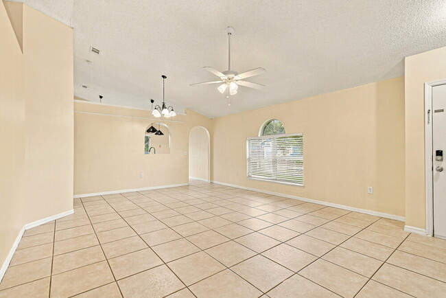 Building Photo - 12641 Parkbury Dr