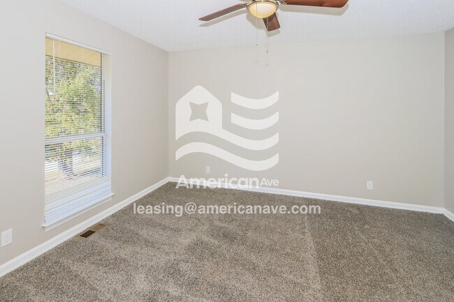 Foto del edificio - 107 Colbert Blvd