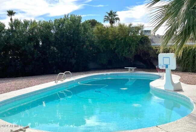 Foto del edificio - 8449 E Crestwood Way