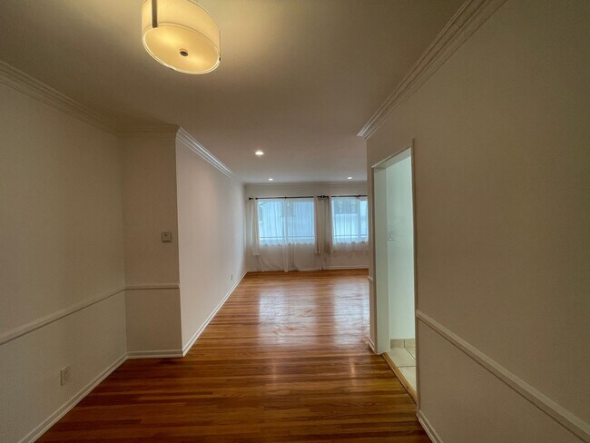 Foto del edificio - 1059-1059 S Genesee Ave
