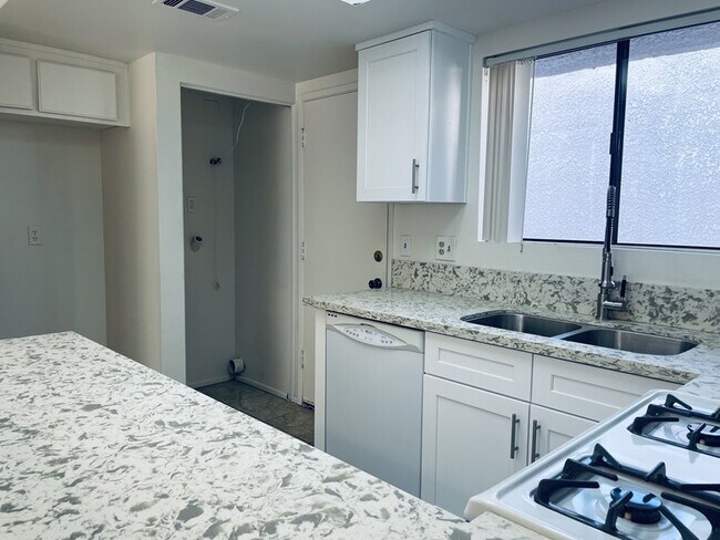 Foto del edificio - Newly Upgraded Condo for rent!!!