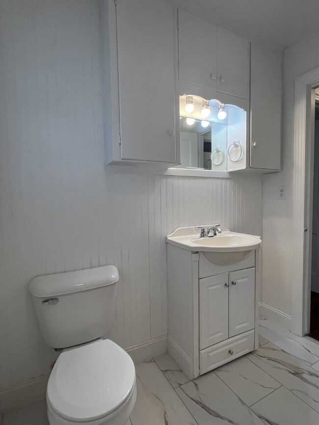 Building Photo - 3 Bedroom close to Campus!!