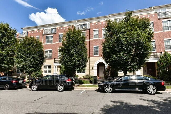 Photo - 19408 Coppermine Sq House