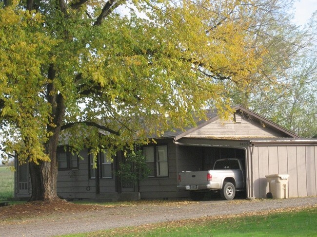 Building Photo - 34213-34231 Riverside Dr SW