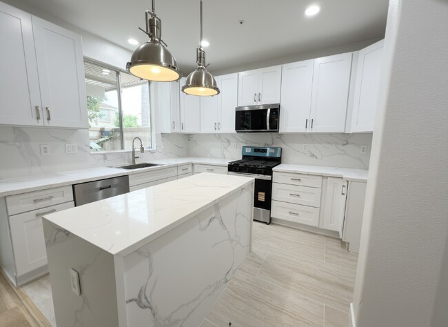 Foto del edificio - 8136 Constantine Dr