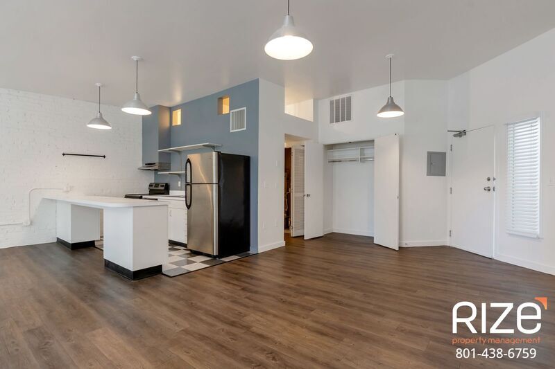 Primary Photo - 337 Pierpont Ave