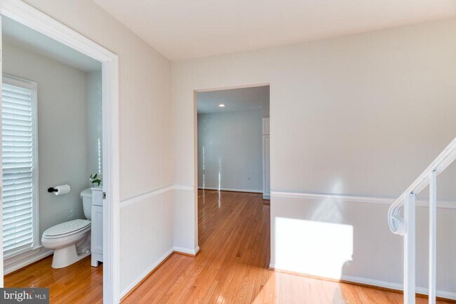Building Photo - 9932 Longford Ct