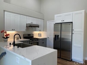 Building Photo - 2003 Ladrillo Aisle