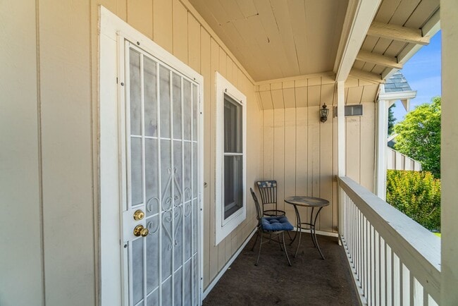 Building Photo - 2811 Encinal Ave