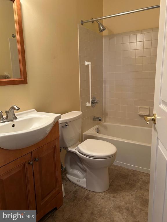 Foto del edificio - 88 Woolsey Ct