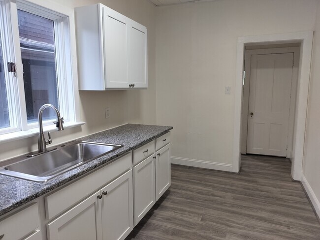 Foto del edificio - 547 Centre St