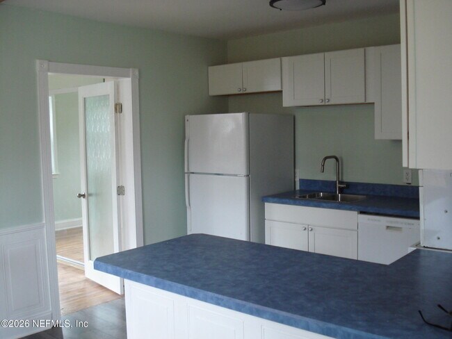 Foto del edificio - 4776 Cardinal Blvd