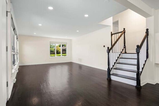 Foto del edificio - 1300 S Stewart Ave