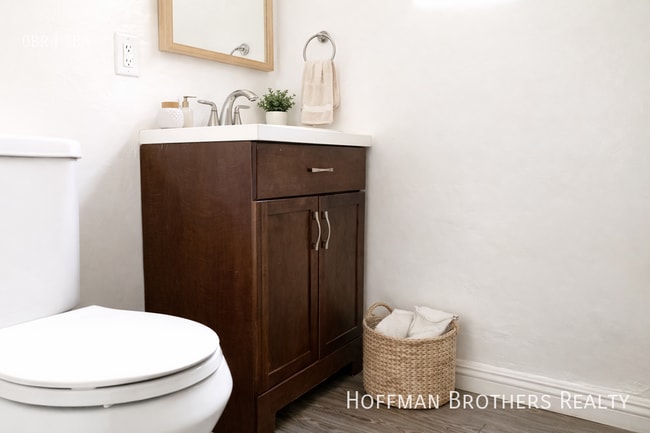 Building Photo - 1031 S Westlake Ave