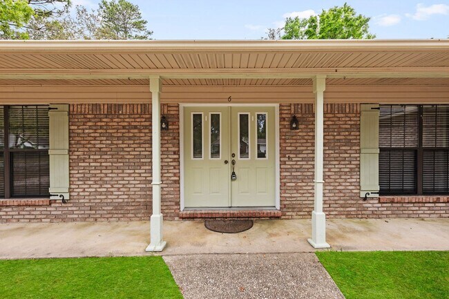 Building Photo - Beautiful Home! Convenient Location!