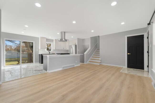 Building Photo - 2N359 Mildred Ave