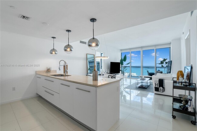 Foto del edificio - 475 Brickell Ave