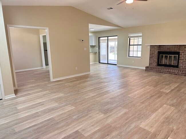 Foto del edificio - Beautifully Remodeled 3/2 Home in Perdido Key minutes from the beaches!