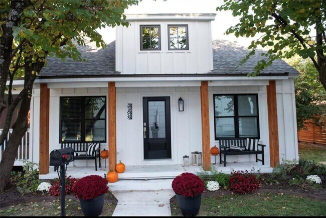 Building Photo - 316 E Emma Ave
